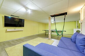 Maggie Valley Cottage w/ Hot Tub & Creek View!