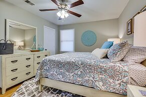 High Point Townhome w/ Patio, 1 Mi to Main Street!