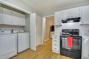 High Point Townhome w/ Patio, 1 Mi to Main Street!