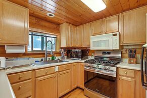 Roomy Log Cabin w/ Hot Tub, Walk to Kenai River!