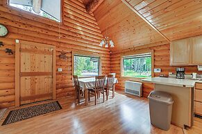 Roomy Log Cabin w/ Hot Tub, Walk to Kenai River!