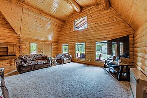 Roomy Log Cabin w/ Hot Tub, Walk to Kenai River!