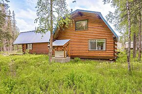 Roomy Log Cabin w/ Hot Tub, Walk to Kenai River!