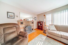 < 1 Mi to Lake Erie: Ashtabula Hideaway!