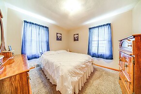 < 1 Mi to Lake Erie: Ashtabula Hideaway!