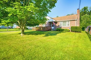 < 1 Mi to Lake Erie: Ashtabula Hideaway!