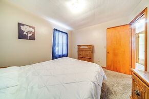 < 1 Mi to Lake Erie: Ashtabula Hideaway!