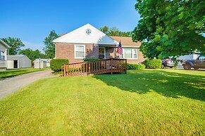 < 1 Mi to Lake Erie: Ashtabula Hideaway!