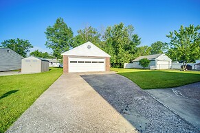 < 1 Mi to Lake Erie: Ashtabula Hideaway!