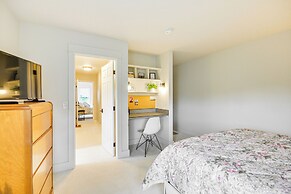 Lovely Roberts Home w/ Patio & Mountain Views!