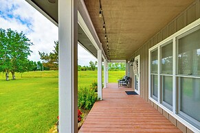Lovely Roberts Home w/ Patio & Mountain Views!