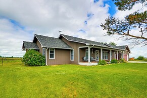 Lovely Roberts Home w/ Patio & Mountain Views!