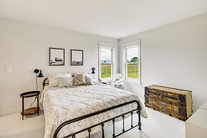 Lovely Roberts Home w/ Patio & Mountain Views!