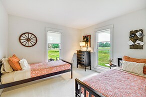 Lovely Roberts Home w/ Patio & Mountain Views!