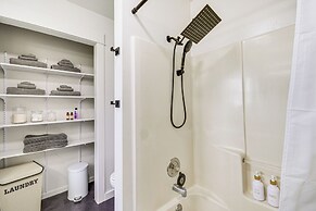 Lovely Roberts Home w/ Patio & Mountain Views!