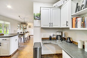 Lovely Roberts Home w/ Patio & Mountain Views!