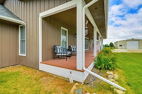 Lovely Roberts Home w/ Patio & Mountain Views!