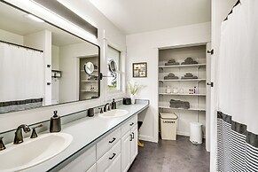 Lovely Roberts Home w/ Patio & Mountain Views!