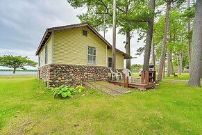 Wisconsin Lakeside Cottage w/ Deck, Views