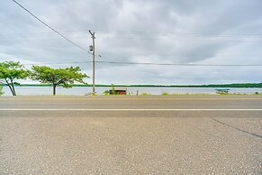 Wisconsin Lakeside Cottage w/ Deck, Views