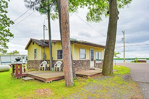 Wisconsin Lakeside Cottage w/ Deck, Views
