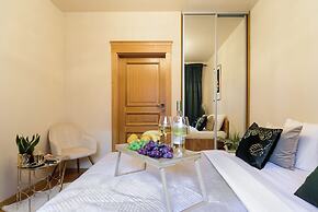 Lumina 4-room apart in Mennica Residence