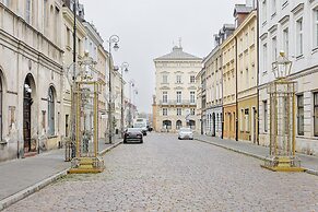 Lumina 4-room apart in Mennica Residence