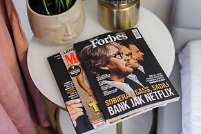 Lumina 4-room apart in Mennica Residence