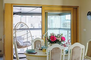 Lumina 4-room apart in Mennica Residence