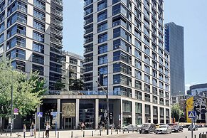 Lumina 4-room apart in Mennica Residence