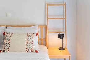 Phaedrus Living Modern Cityscape Flat