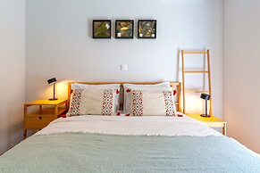 Phaedrus Living Modern Cityscape Flat