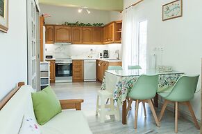 Classical 2 Bd Beauty Apt in Chalandri