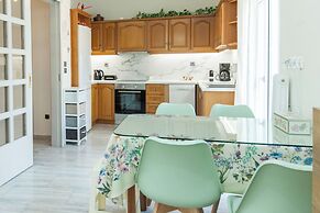 Classical 2 Bd Beauty Apt in Chalandri