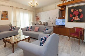 Classical 2 Bd Beauty Apt in Chalandri