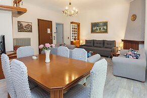 Classical 2 Bd Beauty Apt in Chalandri