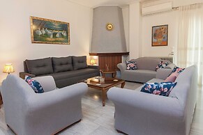 Classical 2 Bd Beauty Apt in Chalandri