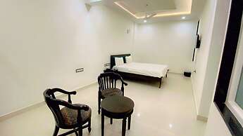 Hotel Giriraj Palace