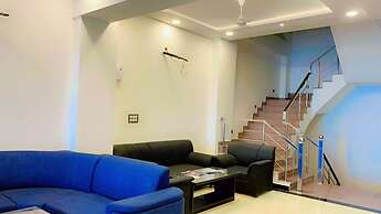 Hotel Giriraj Palace