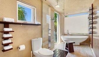 6 BR Villa With Concierge Amenities Pool