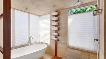 6 BR Villa With Concierge Amenities Pool