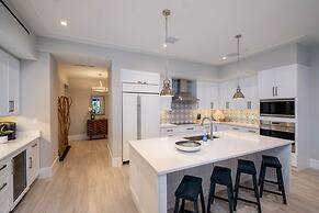 Modern Keys Penthouse W Private Beach Pool