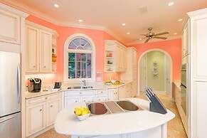 Waterfront Pink House With Private Dock Pool