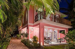 Waterfront Pink House With Private Dock Pool