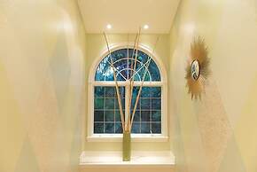 Waterfront Pink House With Private Dock Pool