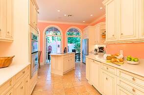 Waterfront Pink House With Private Dock Pool
