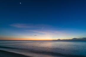 Waterfront Pink House With Private Dock Pool