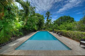 Waterfront Pink House With Private Dock Pool