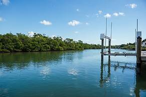 Waterfront Pink House With Private Dock Pool