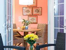 Waterfront Pink House With Private Dock Pool